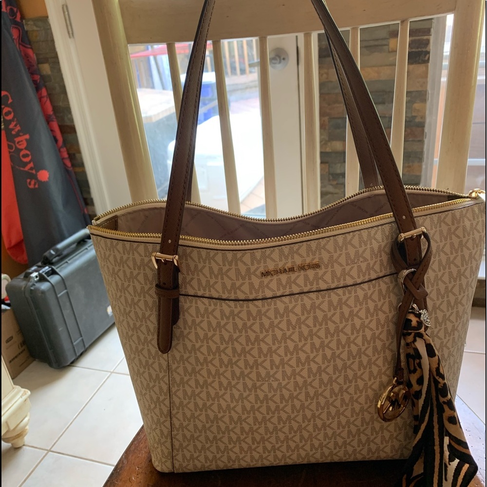 Micheal Kors Vanilla LG TZ Tote